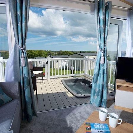 Our Goldfinch 1- Sleeps 2 Persons- Private Hot Tub-Pet Friendly-Tranquil Holiday Away From It All Yet Not Far From St Austell- The Holiday Home Has One Bedroom, Living And Dining Area, Equipped Kitchen-Decking-Outdoor Furniture-Fishing Lakes And More Grampound Exteriér fotografie