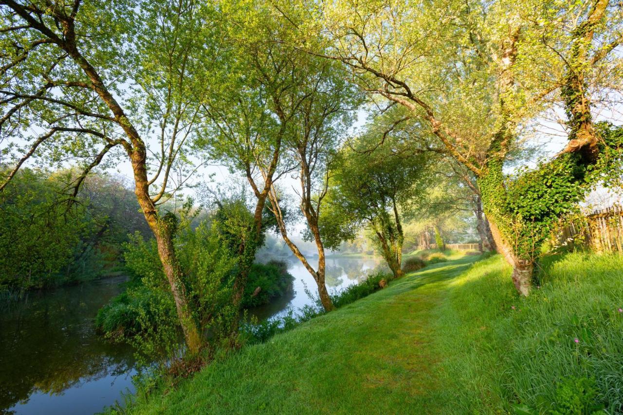 Our Goldfinch 1- Sleeps 2 Persons- Private Hot Tub-Pet Friendly-Tranquil Holiday Away From It All Yet Not Far From St Austell- The Holiday Home Has One Bedroom, Living And Dining Area, Equipped Kitchen-Decking-Outdoor Furniture-Fishing Lakes And More Grampound Exteriér fotografie