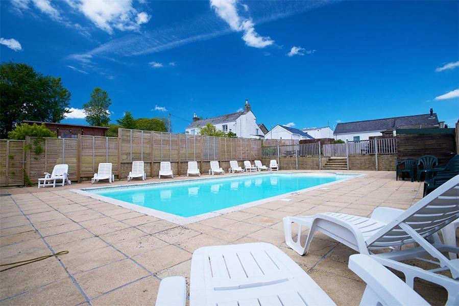 Our Goldfinch 1- Sleeps 2 Persons- Private Hot Tub-Pet Friendly-Tranquil Holiday Away From It All Yet Not Far From St Austell- The Holiday Home Has One Bedroom, Living And Dining Area, Equipped Kitchen-Decking-Outdoor Furniture-Fishing Lakes And More Grampound Exteriér fotografie
