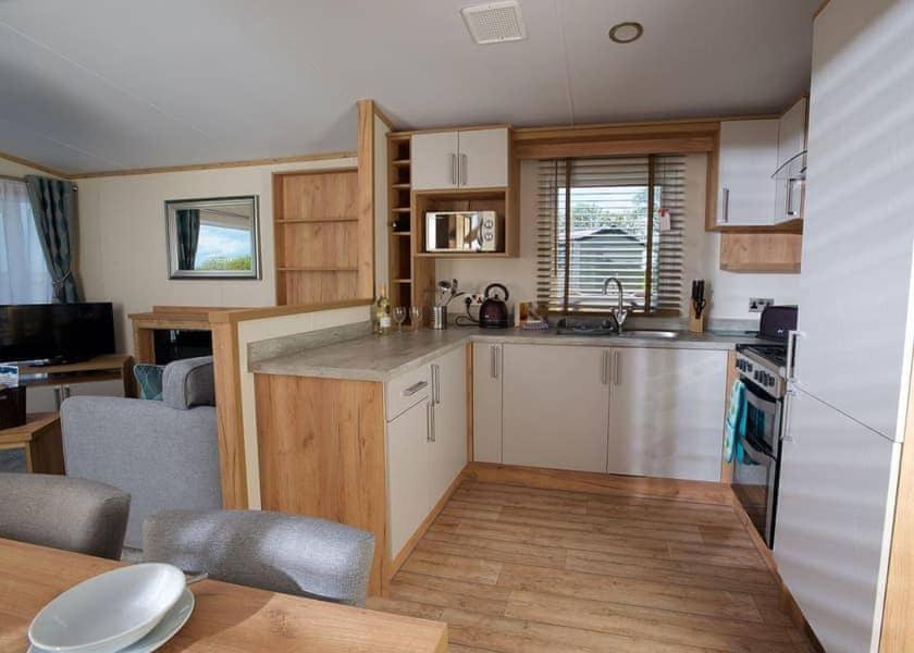 Our Goldfinch 1- Sleeps 2 Persons- Private Hot Tub-Pet Friendly-Tranquil Holiday Away From It All Yet Not Far From St Austell- The Holiday Home Has One Bedroom, Living And Dining Area, Equipped Kitchen-Decking-Outdoor Furniture-Fishing Lakes And More Grampound Exteriér fotografie