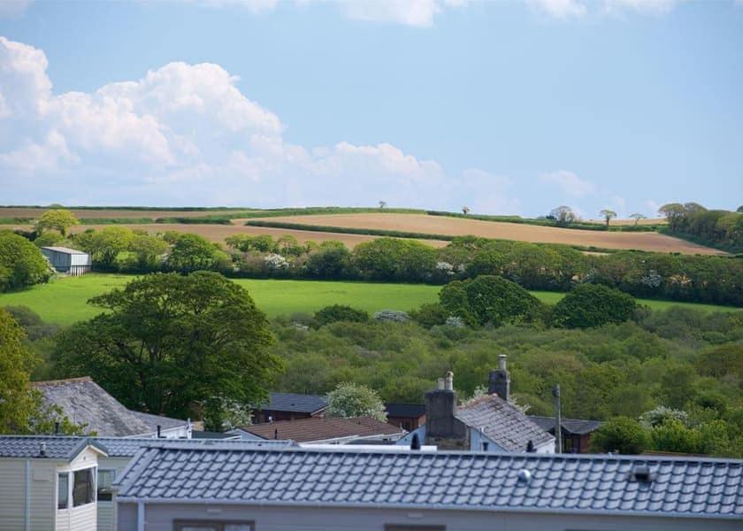 Our Goldfinch 1- Sleeps 2 Persons- Private Hot Tub-Pet Friendly-Tranquil Holiday Away From It All Yet Not Far From St Austell- The Holiday Home Has One Bedroom, Living And Dining Area, Equipped Kitchen-Decking-Outdoor Furniture-Fishing Lakes And More Grampound Exteriér fotografie